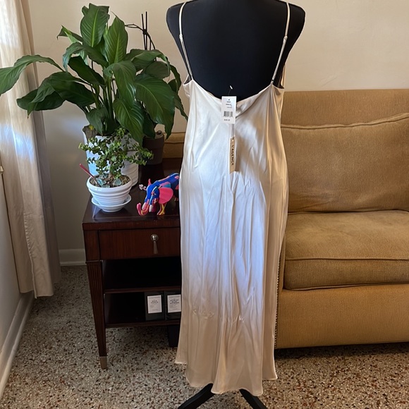 L’Agence 🎉🥰 midi silk champagne color NWT - Picture 2 of 3